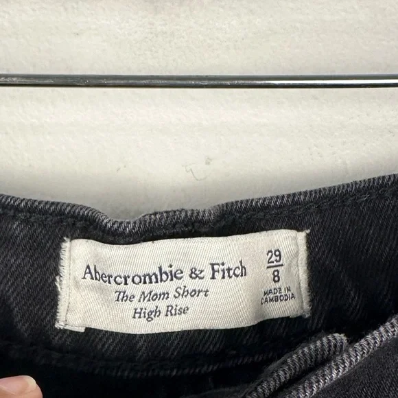 Abercrombie and Fitch Black High Rise Denim Mom Short Women’s Sz 29 - Picture 8 of 8
